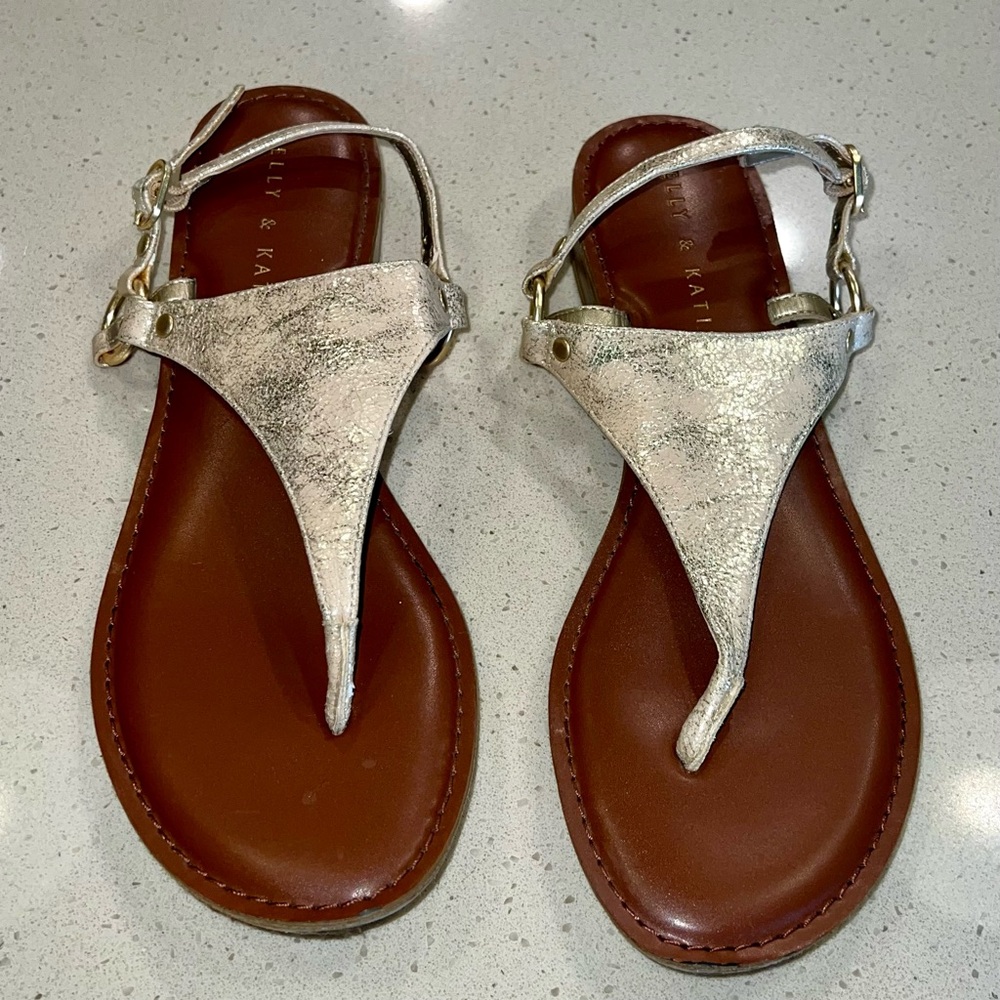 Kelly & Katie Brown, Tan & Gold Metallic Sandals Women's Size 9